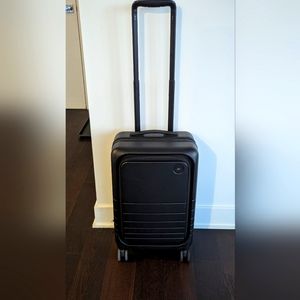 Monos carry on Pro Luggage